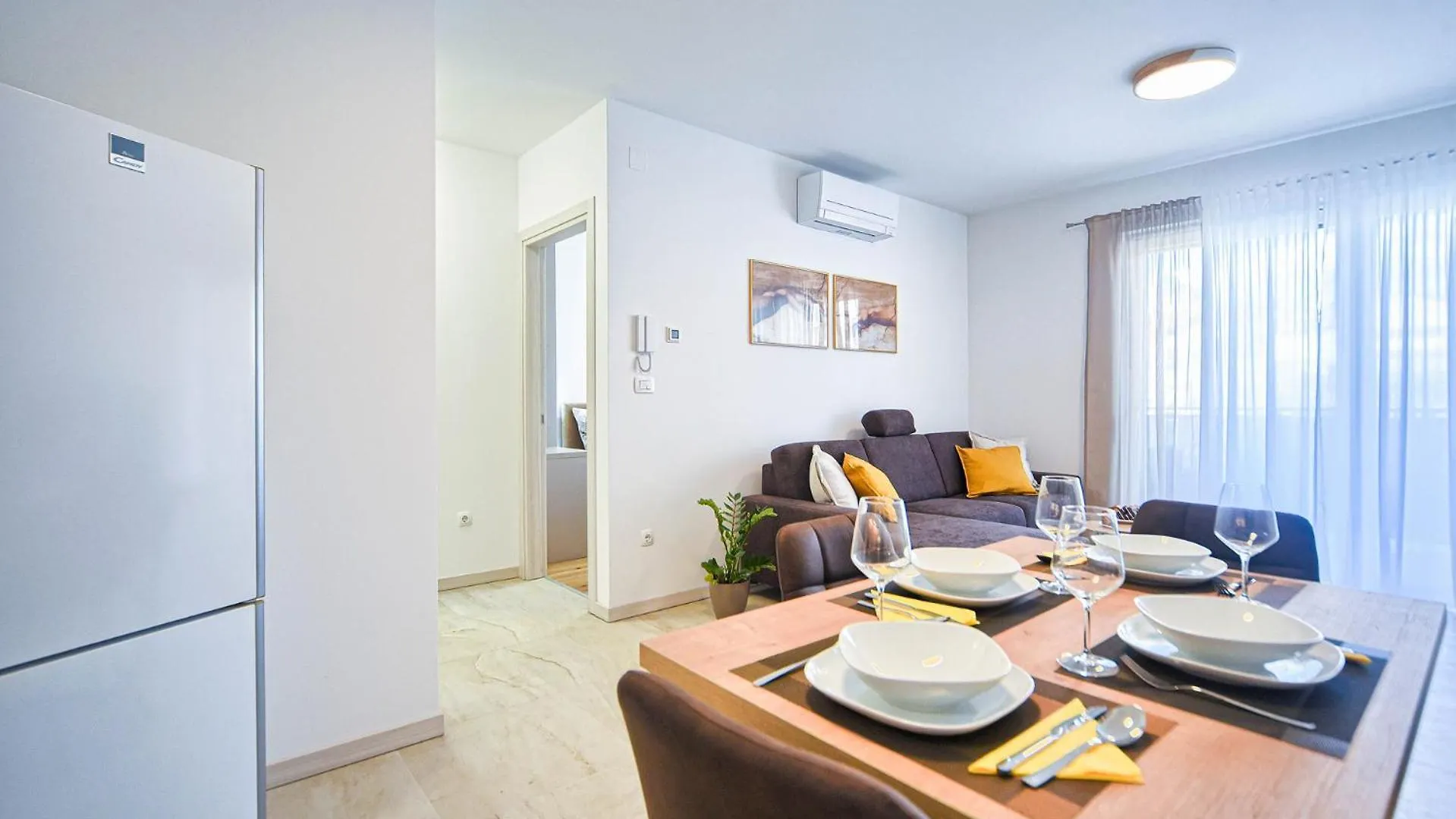 Apartments Lola & Bela 普拉